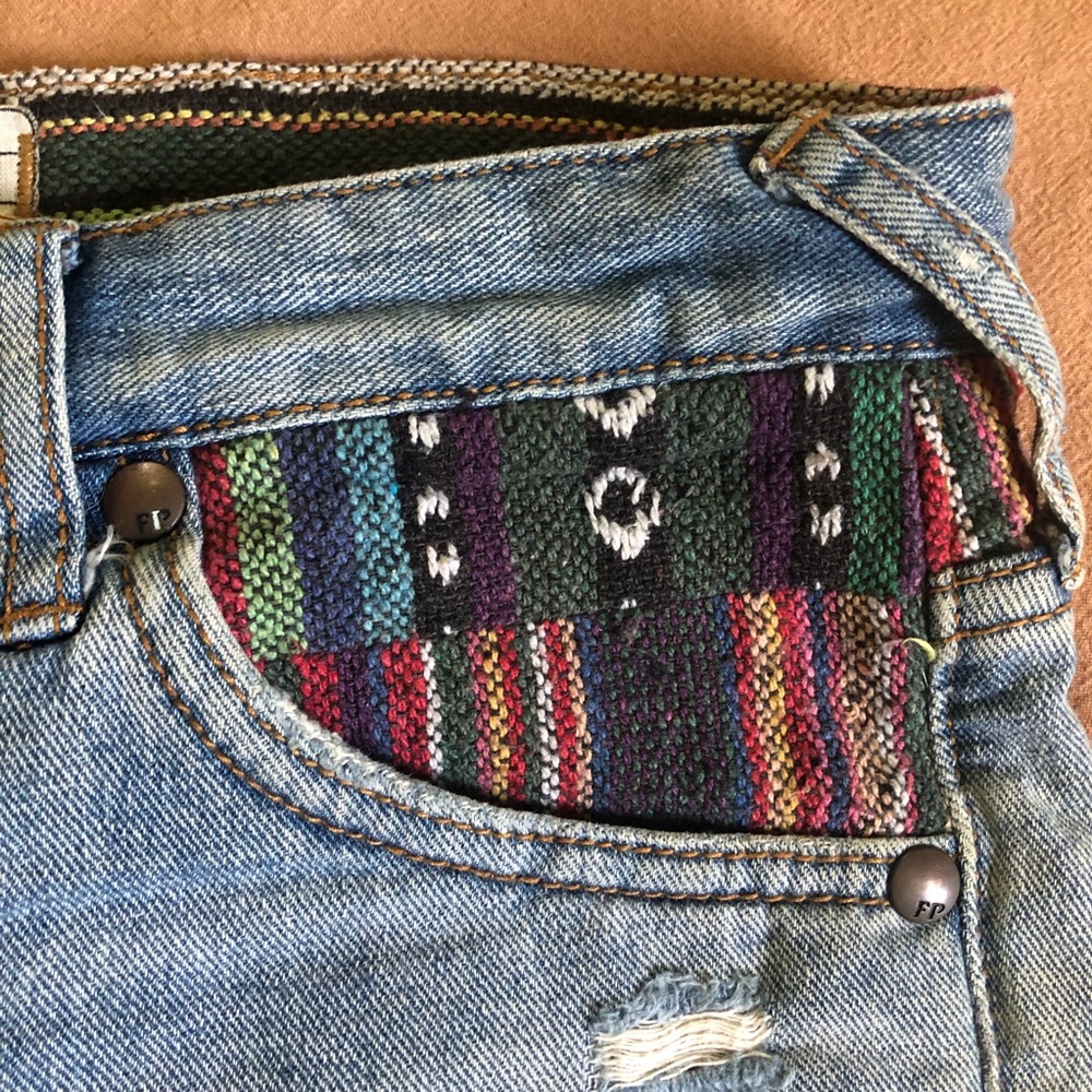 Free People Distressed denim Rugged Baja Shorts Size 26 - Picture 4 of 16